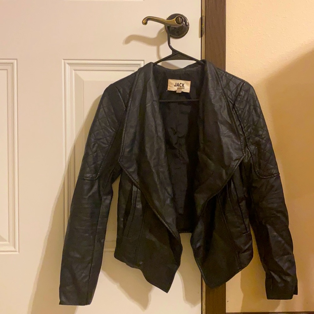 Short leather jacket